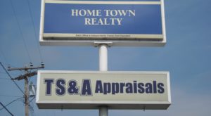 (AmE) realtor & appraiser