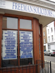 (BrE) solicitor